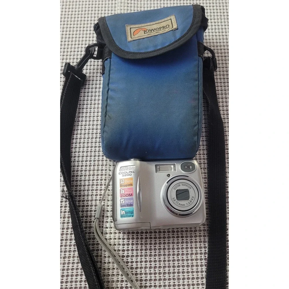 Nikon COOLPIX 3200 Digital Camera 3.2MP 3x Optical Zoom Silver With Lowepro Case
